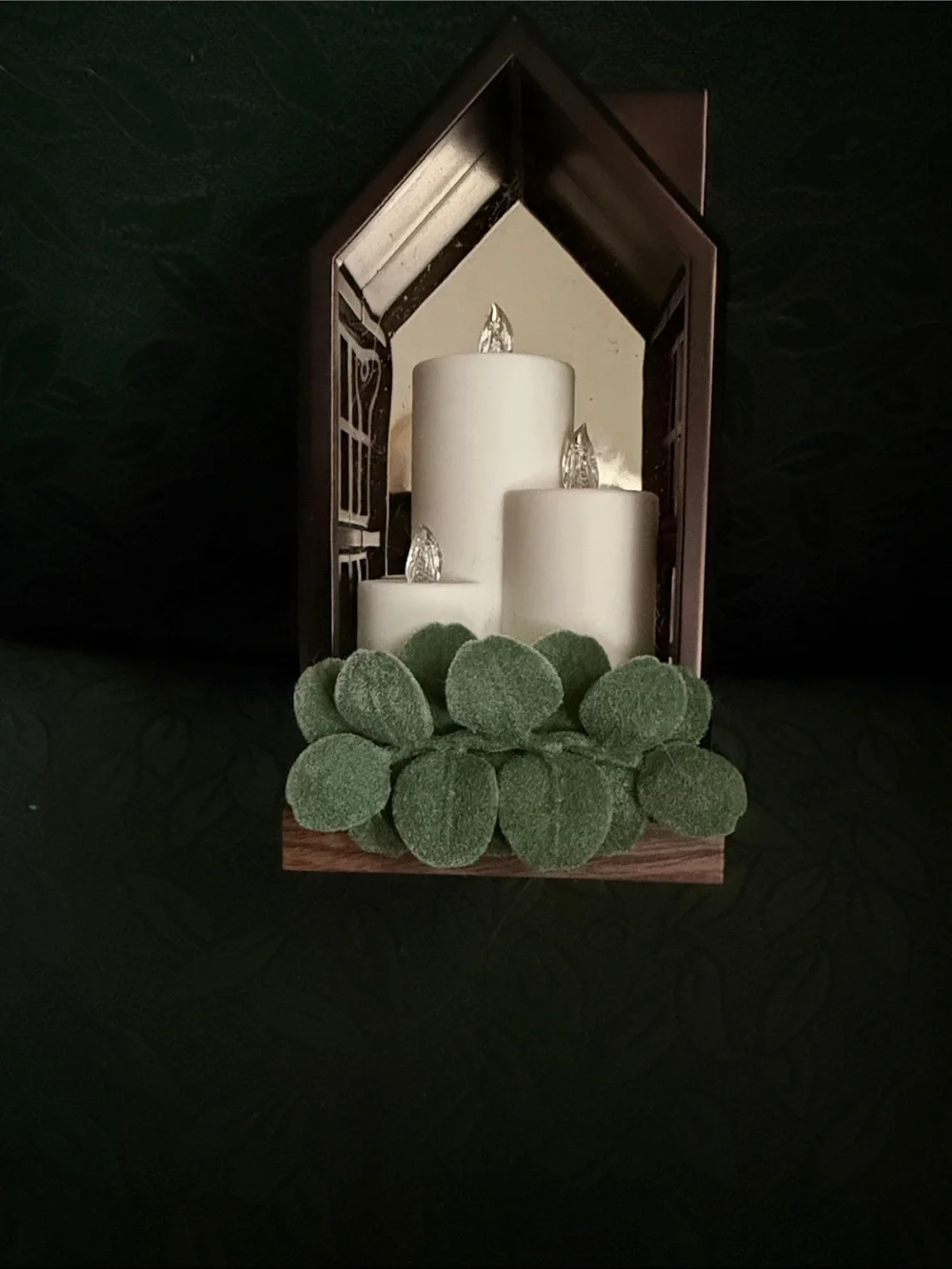 NWT Bath & Body Works Bronze Lantern with White Candles & Green Foliage.